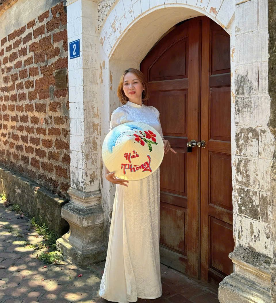 Nón lá vẽ tay hình ảnh đặc trưng Hải Phòng